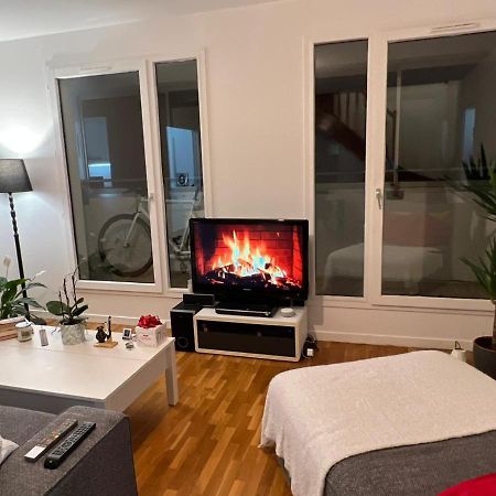 Entire Apartment With Terrace パリ エクステリア 写真