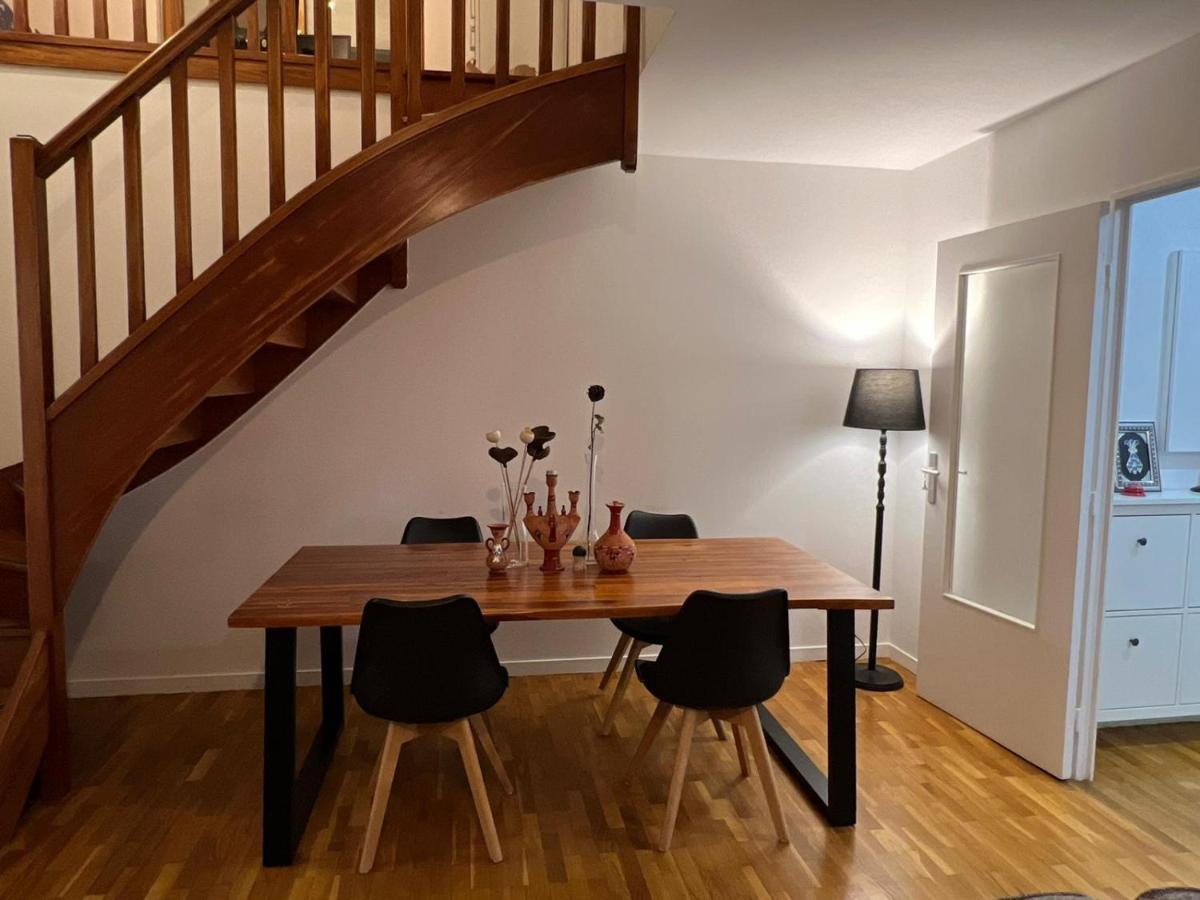 Entire Apartment With Terrace パリ エクステリア 写真