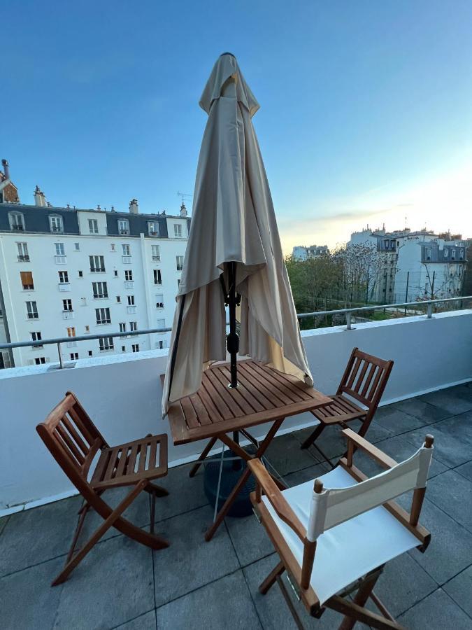 Entire Apartment With Terrace パリ エクステリア 写真